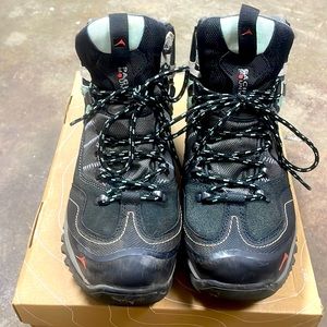 Pacific Mountain Ascend Mid women’s hiking boot